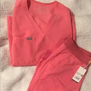 Neon pink figs new never worn-  READ DESCRIPTION